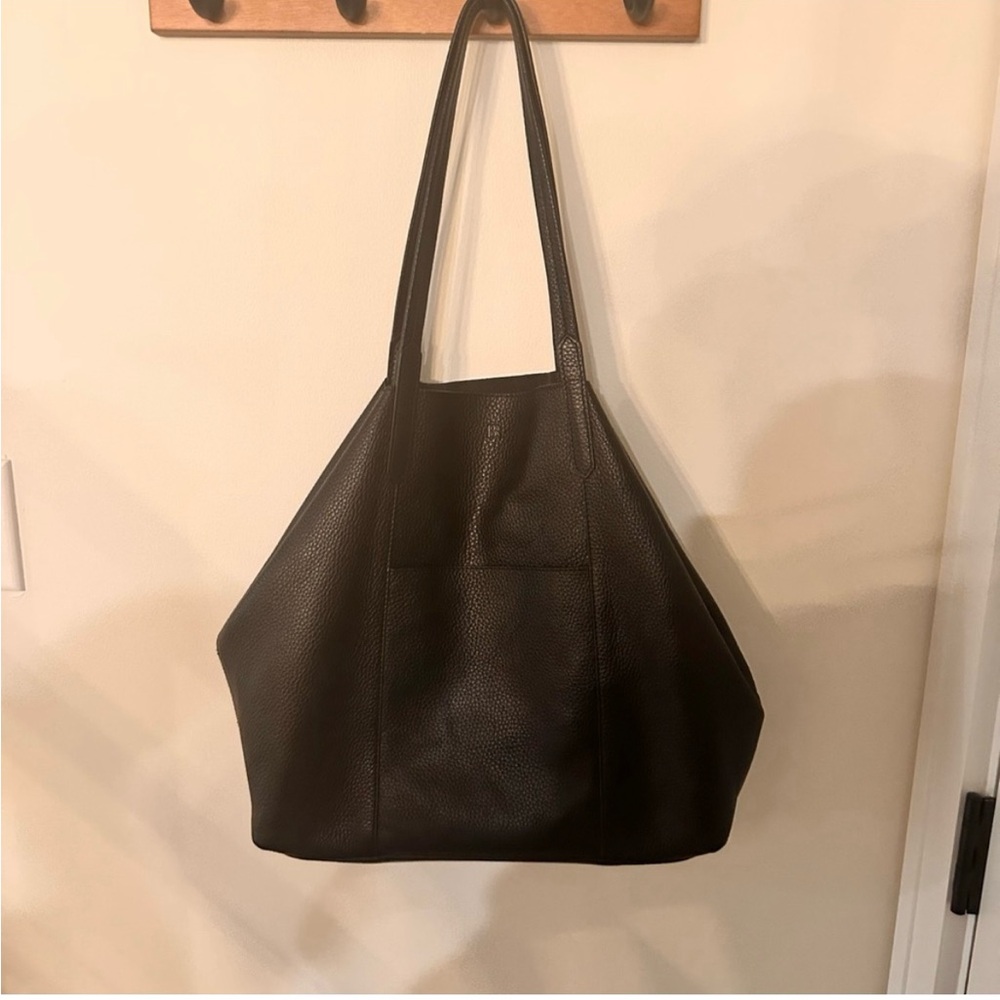 Banana Republic Black Tote Bag with Spacious Design
